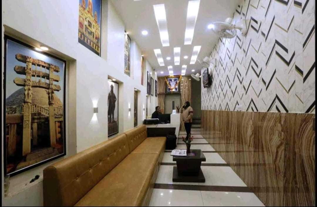 Hôtel Oyo Shree Balaji Tower à Bhopal Extérieur photo